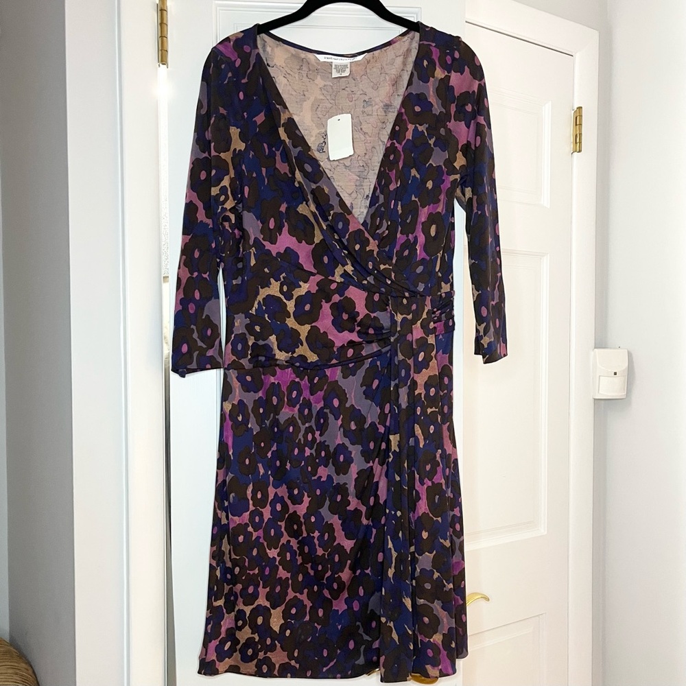 💜 Diane von Furstenberg Spring Stylish Silk Purple Floral Wrap Dress